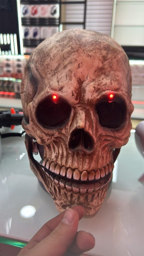 Máscara Látex Calavera con Mandíbula Móvil y Ojos LED