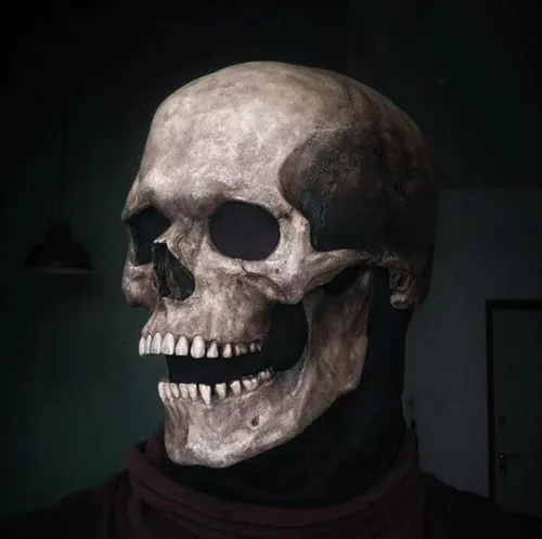 Máscara Látex Calavera con Mandíbula Móvil y Ojos LED